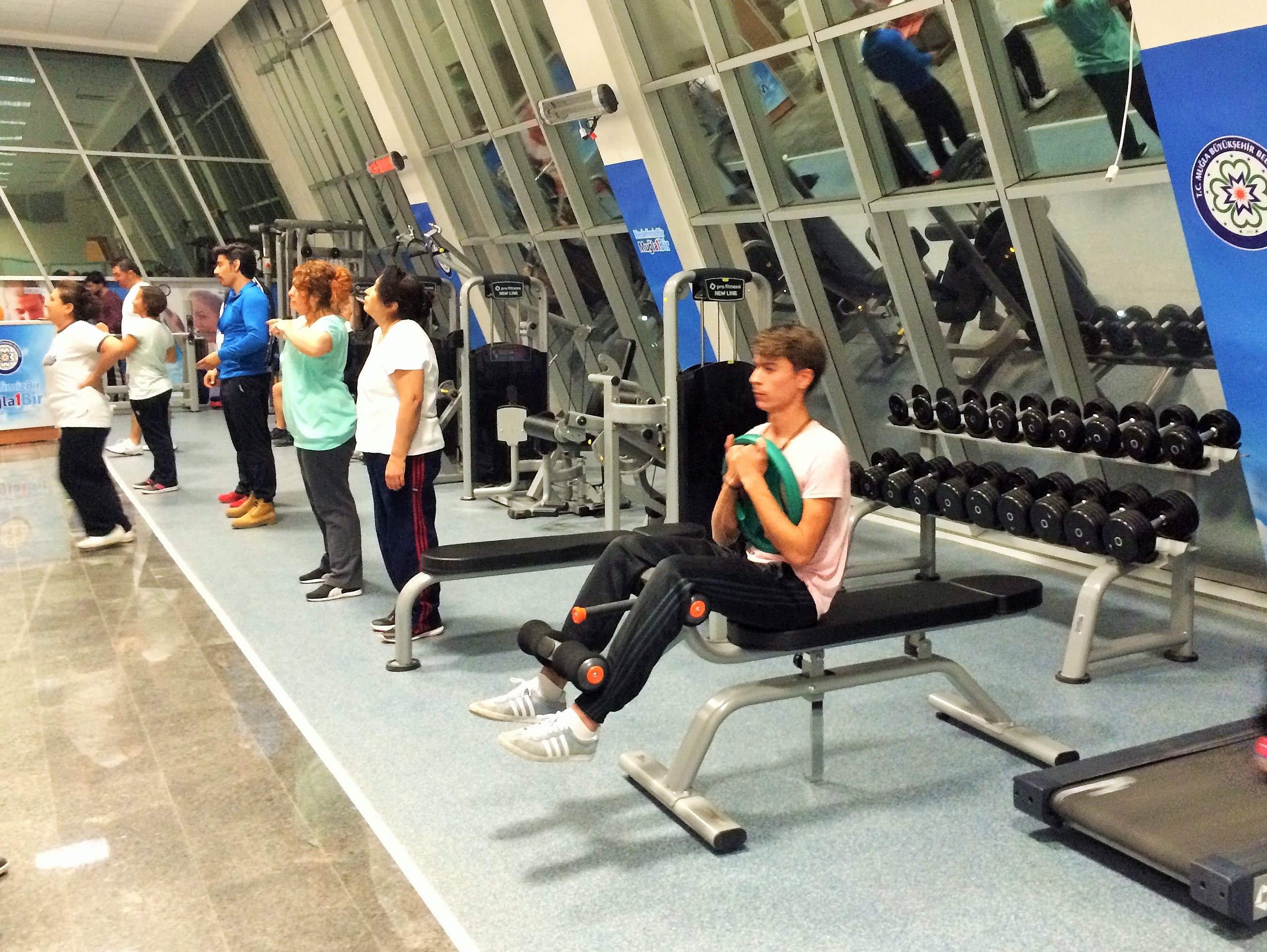 yüksek tansiyon için spor salonunda eğitim programı